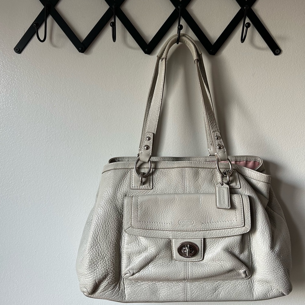 Elegant Coach Leather Tote Bag